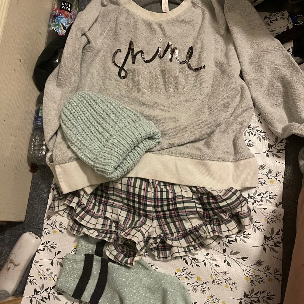 Pj set - Picture 3 of 4